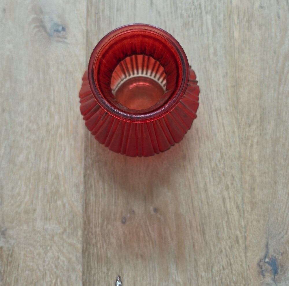 Red Ribbed Small Glass Vase - Picture 2 of 3